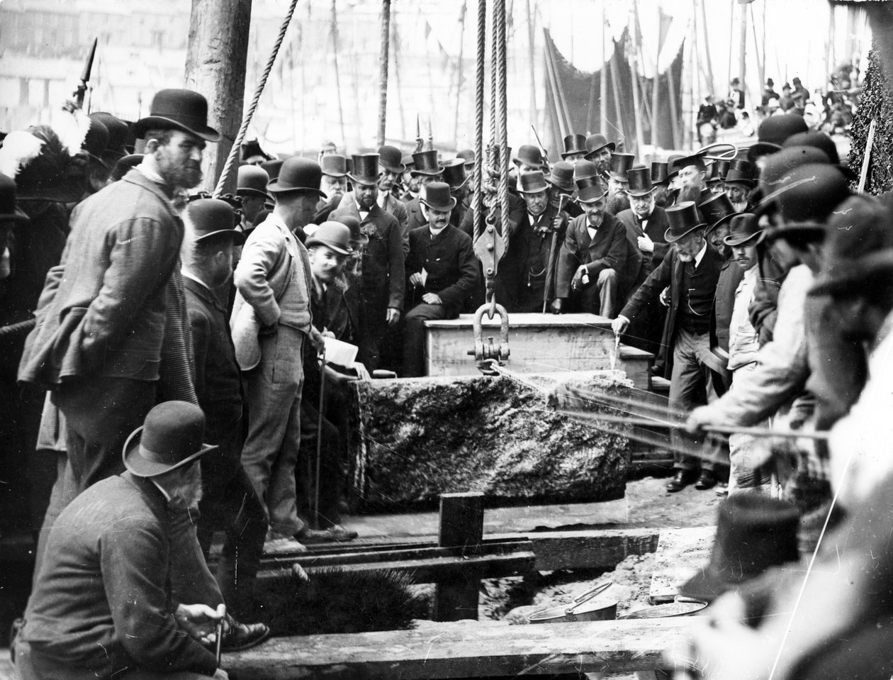 Položení základního kamene pro přístavbu Smeatons Pier, 1888 od English Photographer