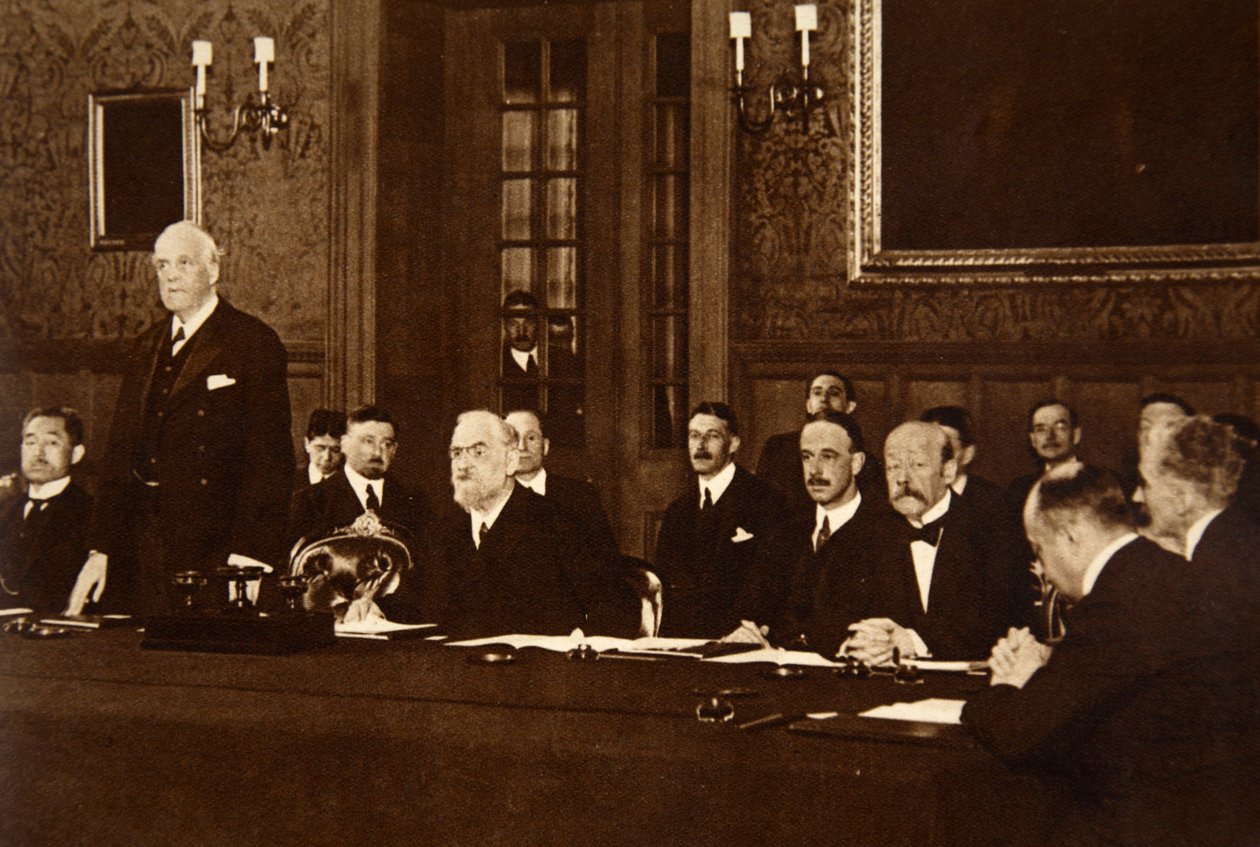Společnost národů - první setkání v Londýně, 1920, pan A.J. Balfour mluví jako lord předseda Rady od English Photographer
