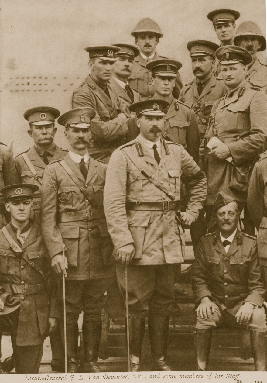 Generálporučík F. L. Van Deventer, CB a někteří členové jeho štábu, 1914-19 od English Photographer
