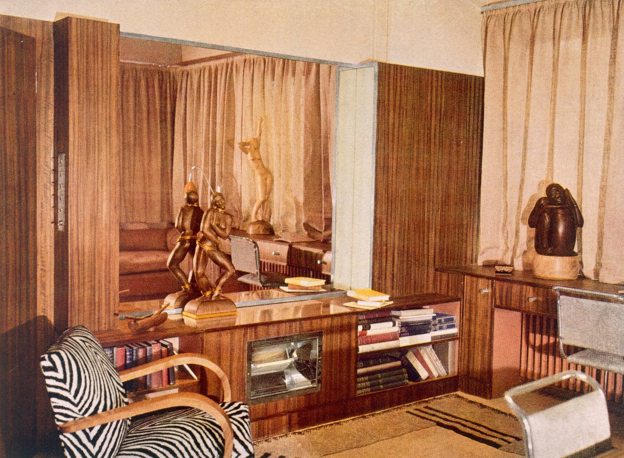 Obývací pokoj navržený Sergeem Chermayeffem pro sochaře A. G. Grinlinga, z knihy Colour Schemes for the Modern Home od Dereka Patmorea, 1933 (fotografie) od English Photographer