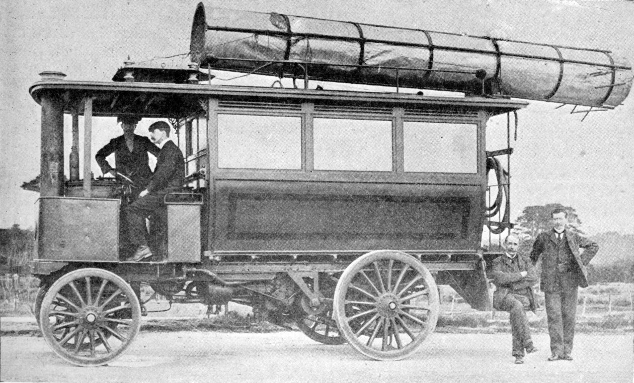 Mr. Marconis Motor Car, vybavený trychtýřem pro vysílání a příjem bezdrátových telegramů, ilustrace z The King, 25. května 1901 od English Photographer