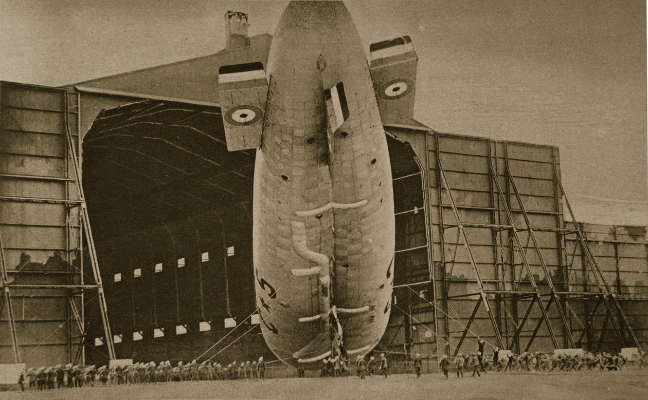 Vyjednávání námořní vzducholodě do závěsníku, 1914-19 od English Photographer
