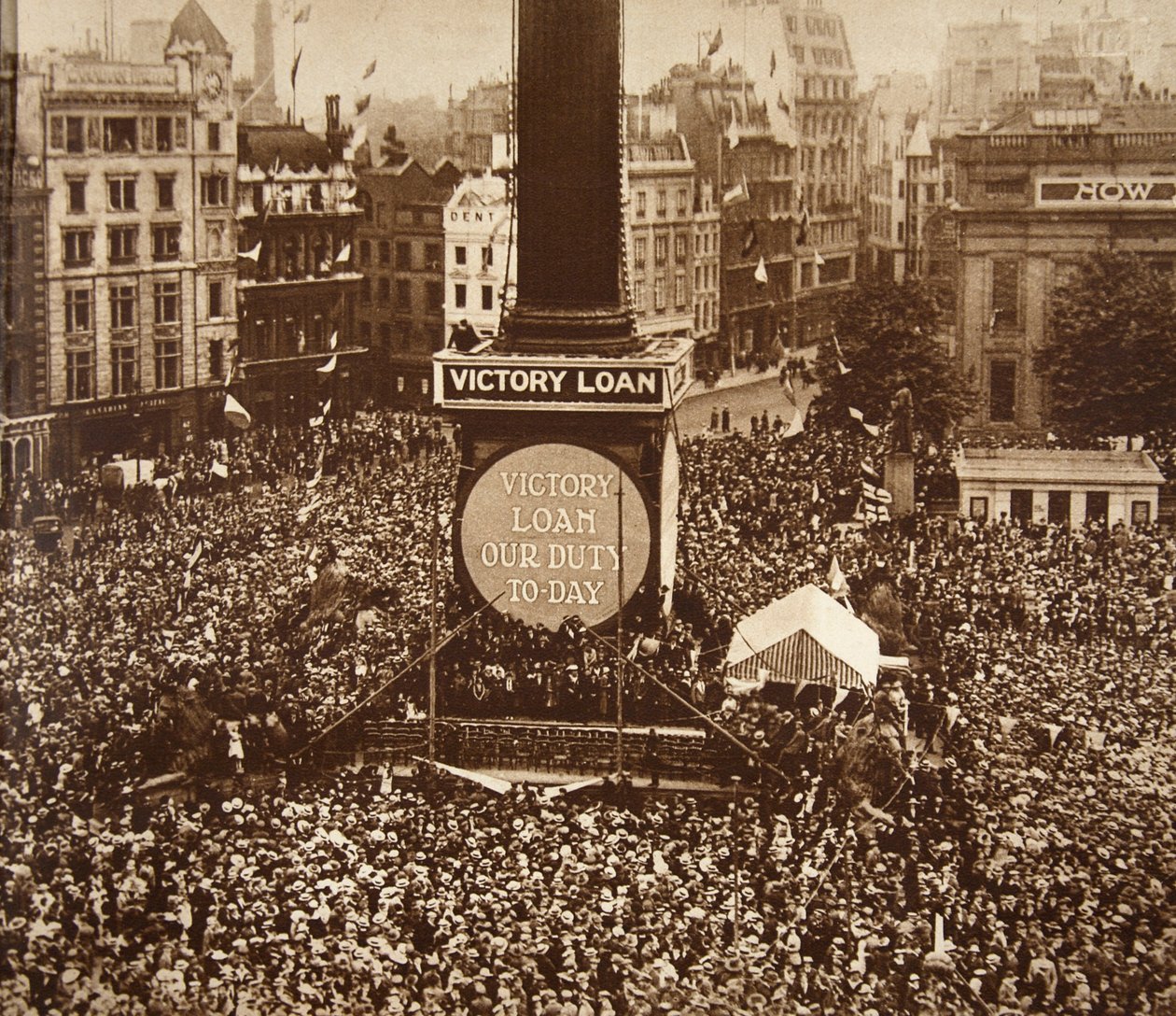 Silvestr, Trafalgarské náměstí, 1919 Půjčka vítězství byla vydáním dluhopisů, které měly pomoci zaplatit náklady první světové války; Za tři dny to vybralo miliony; Celkem se vybralo milion; 700 od English Photographer