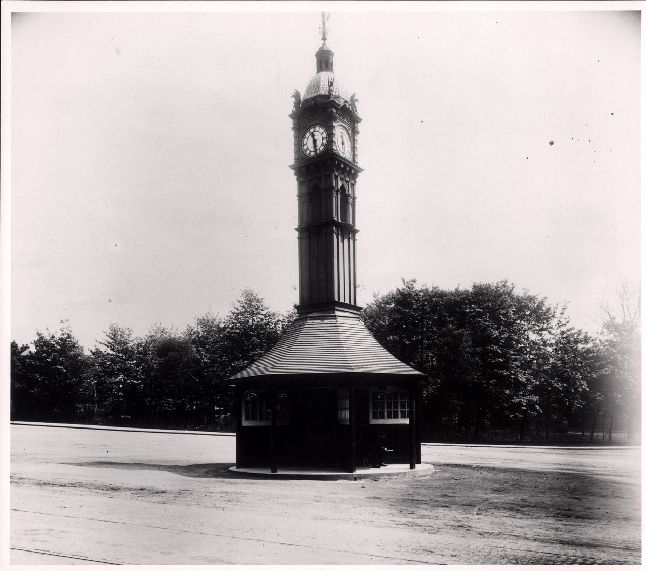 Oakwood Clock, vyrobené Potts & Sons, původně v Kirkgate Market Hall, Leeds, 1914 od English Photographer