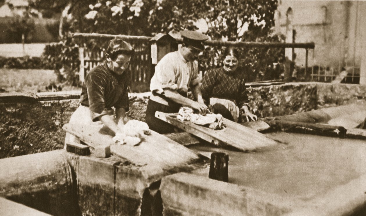 Naši vyměnění zajatci z Německa převezeni do Švýcarska: v Chateau dOex, z The Illustrated War News, 21. června 1916 (sépiová fotografie) od English Photographer