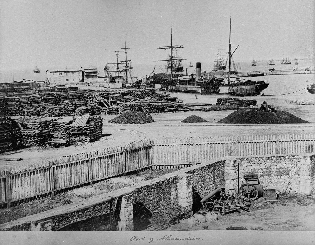 Alexandrijský přístav, kolem 1880-3 od English Photographer