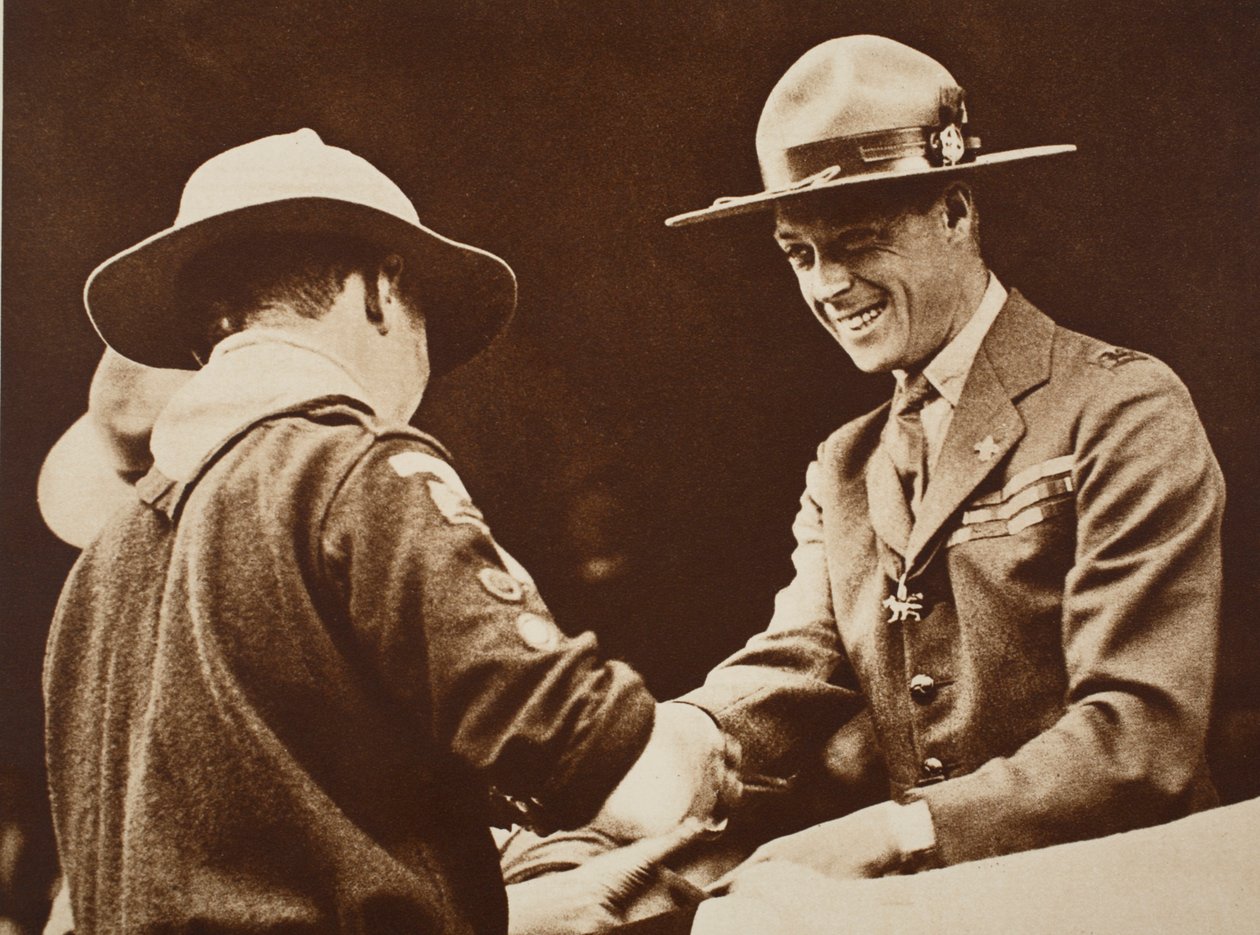 Princ Edward s hlavním skautem z Walesu, 1926 od English Photographer