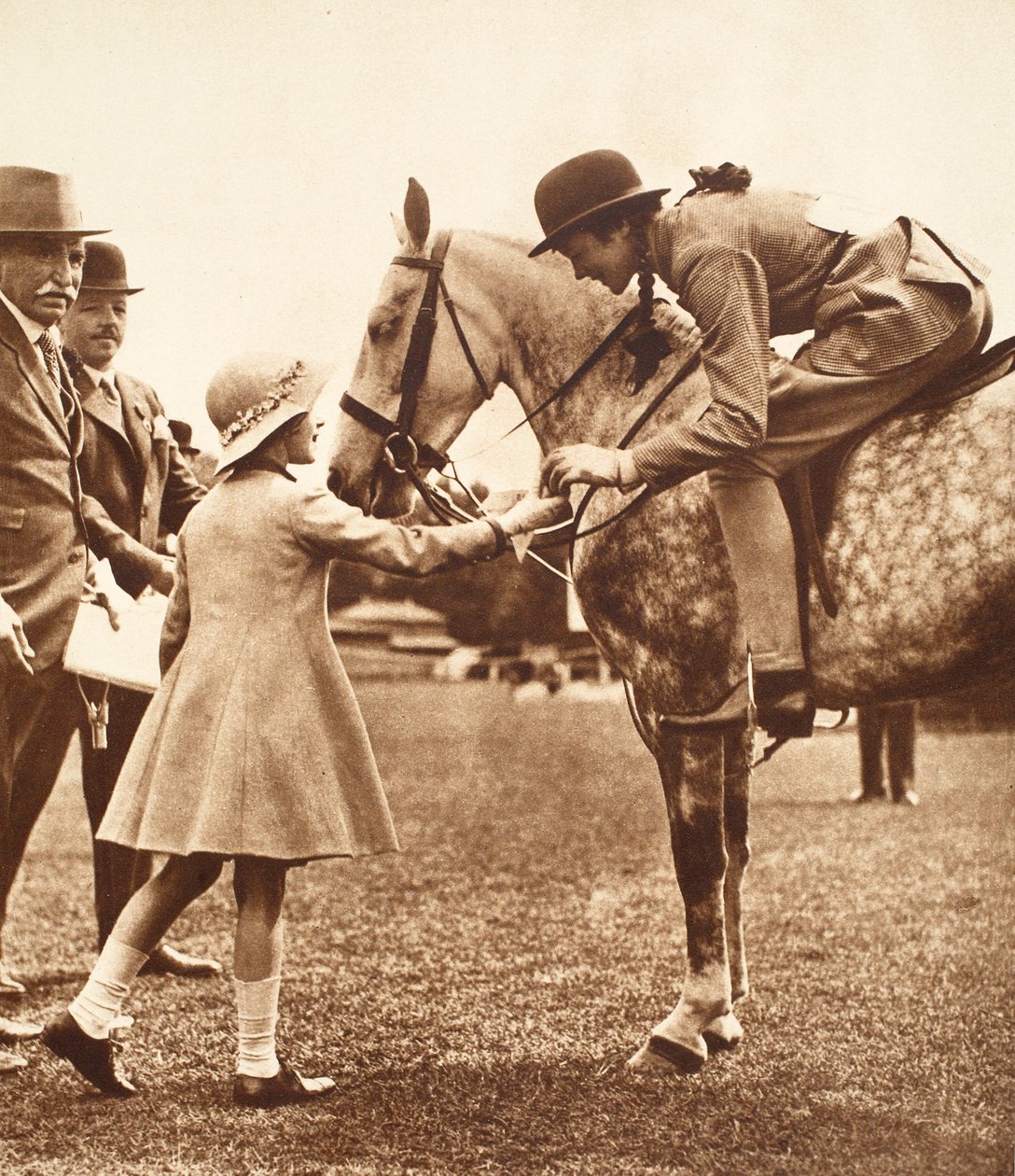 Princezna Elizabeth a konkurent, Dětský den na Richmond Horse Show od English Photographer