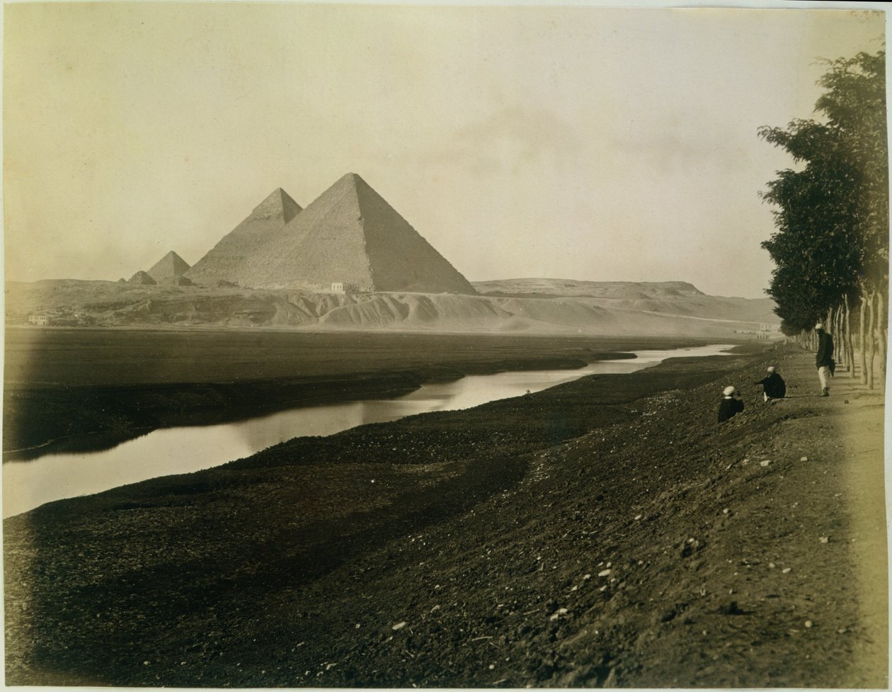 Pyramidy, kolem roku 1878 od English Photographer