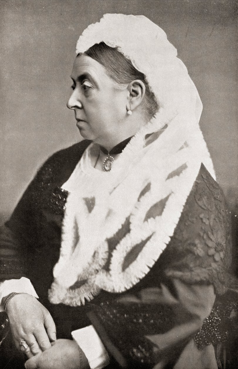 Královna Viktorie (1819-1901) ve věku šedesáti šesti let, kolem roku 1885 od English Photographer