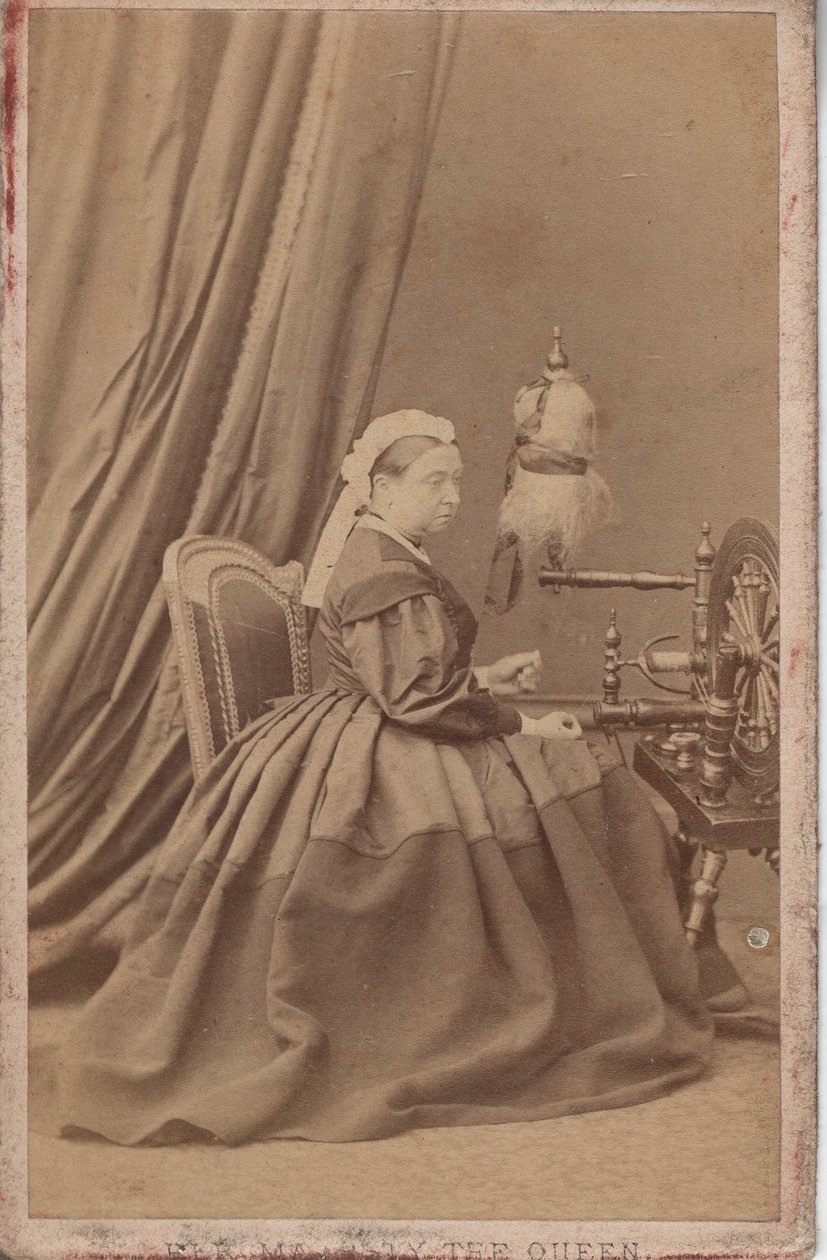 Královna Viktorie, kolem roku 1875 od English Photographer