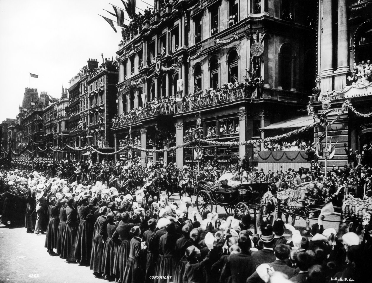 Queen Victorias Coach Driving through Cheapside během jejího Diamond Jubilee Procession, 1897 od English Photographer