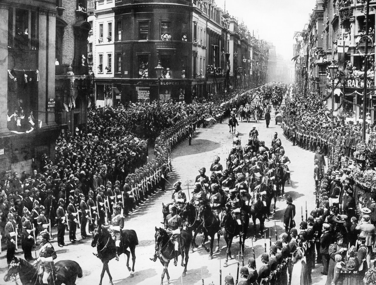 Diamantový jubilejní průvod královny Viktorie procházející ulicí King William Street, 1897 od English Photographer