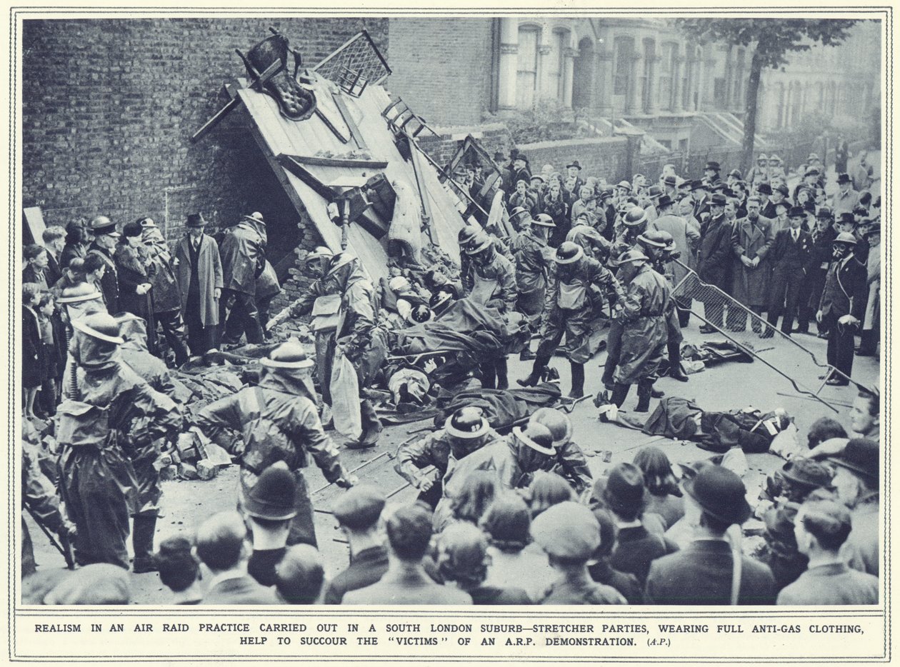 Realismus při leteckém náletu prováděném na předměstí jižního Londýna, z The Illustrated War News, publikované 8. listopadu 1939 od English Photographer