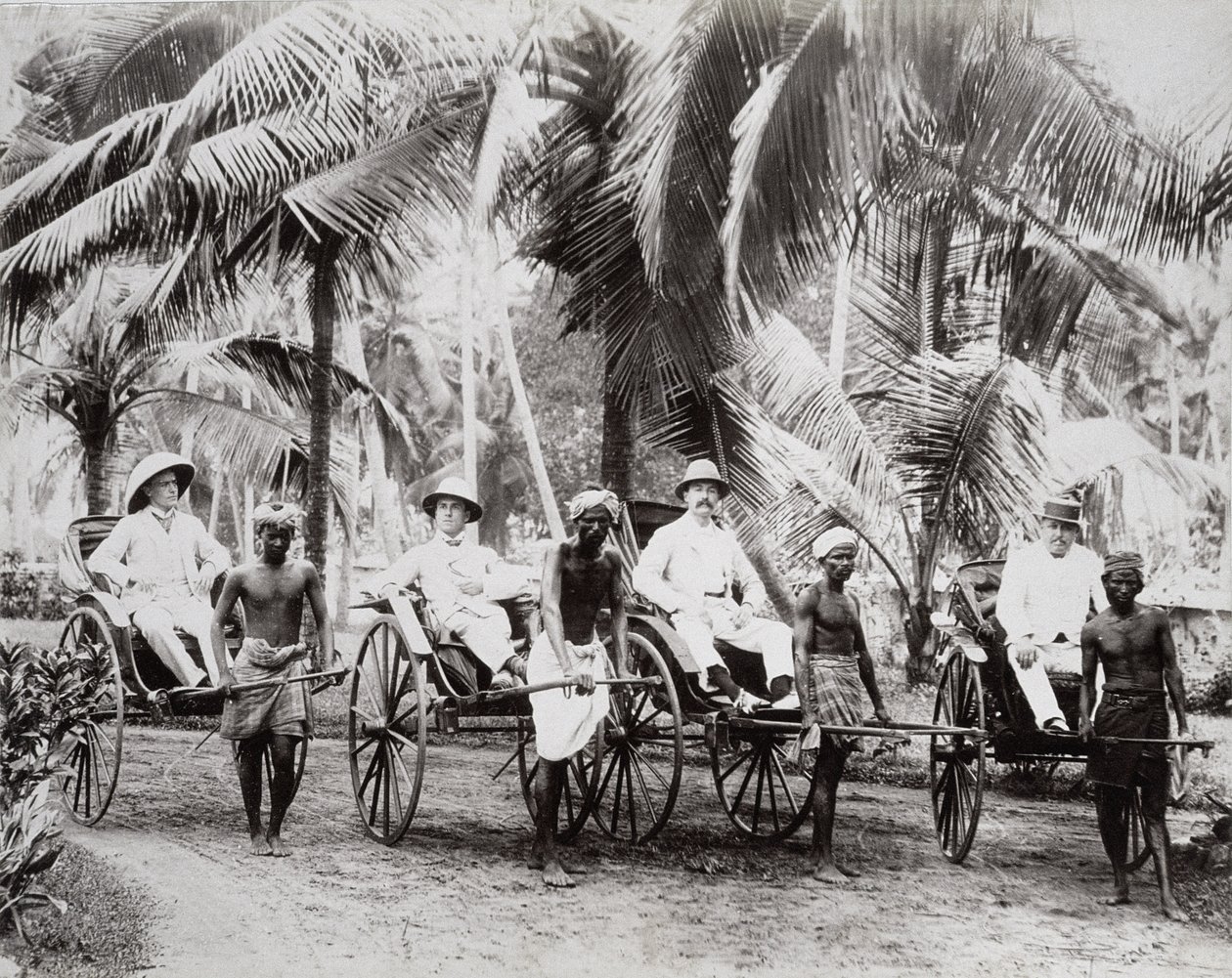 Rikšové nosiče, Ceylon, cca 1875 (tisk alba) od English Photographer