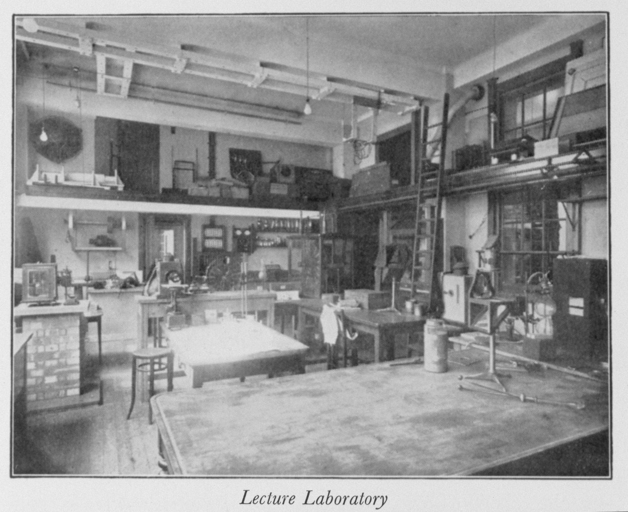 Přednášková laboratoř Royal Institution v prvním patře, 30. léta 20. století od English Photographer