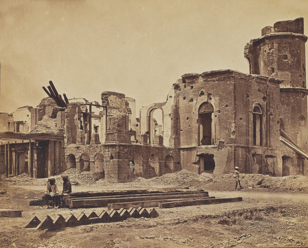 Zřícenina paláce, kolem roku 1858 (sépiová fotografie) od English Photographer