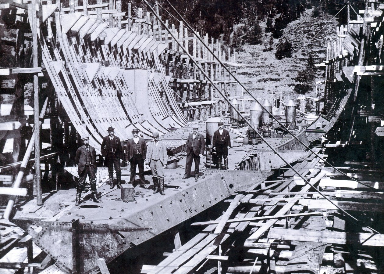 Zobrazující částečně orámovaný trajekt SS Bajkal pro prolamování ledu během znovuvztyčování v Rusku, 1896 od English Photographer