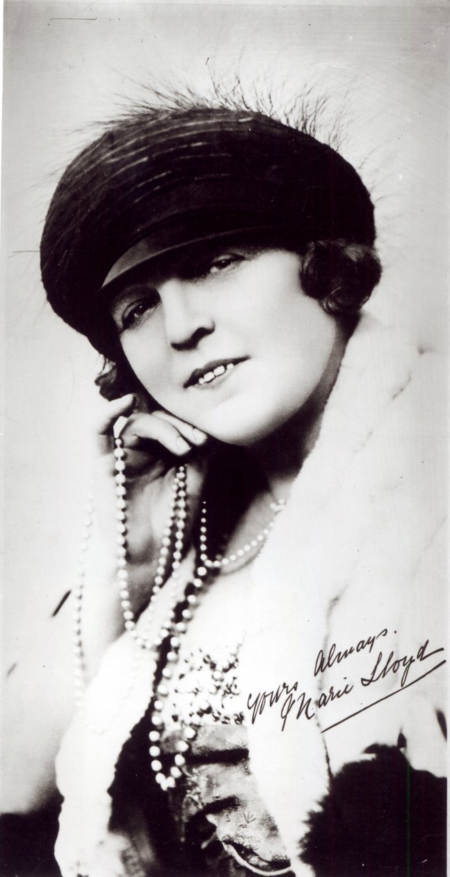 Podepsaná fotografie Marie Lloyd (1870-1922) od English Photographer