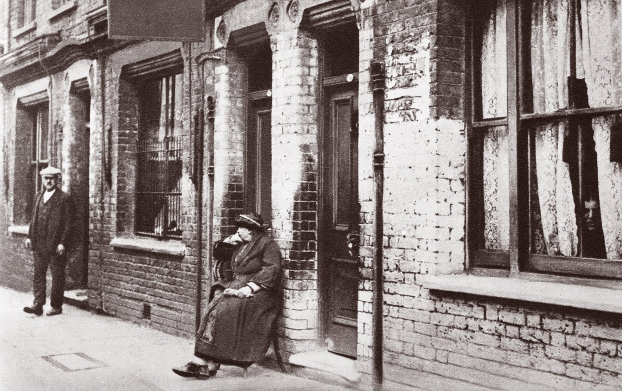 Slumy, 1934 od English Photographer