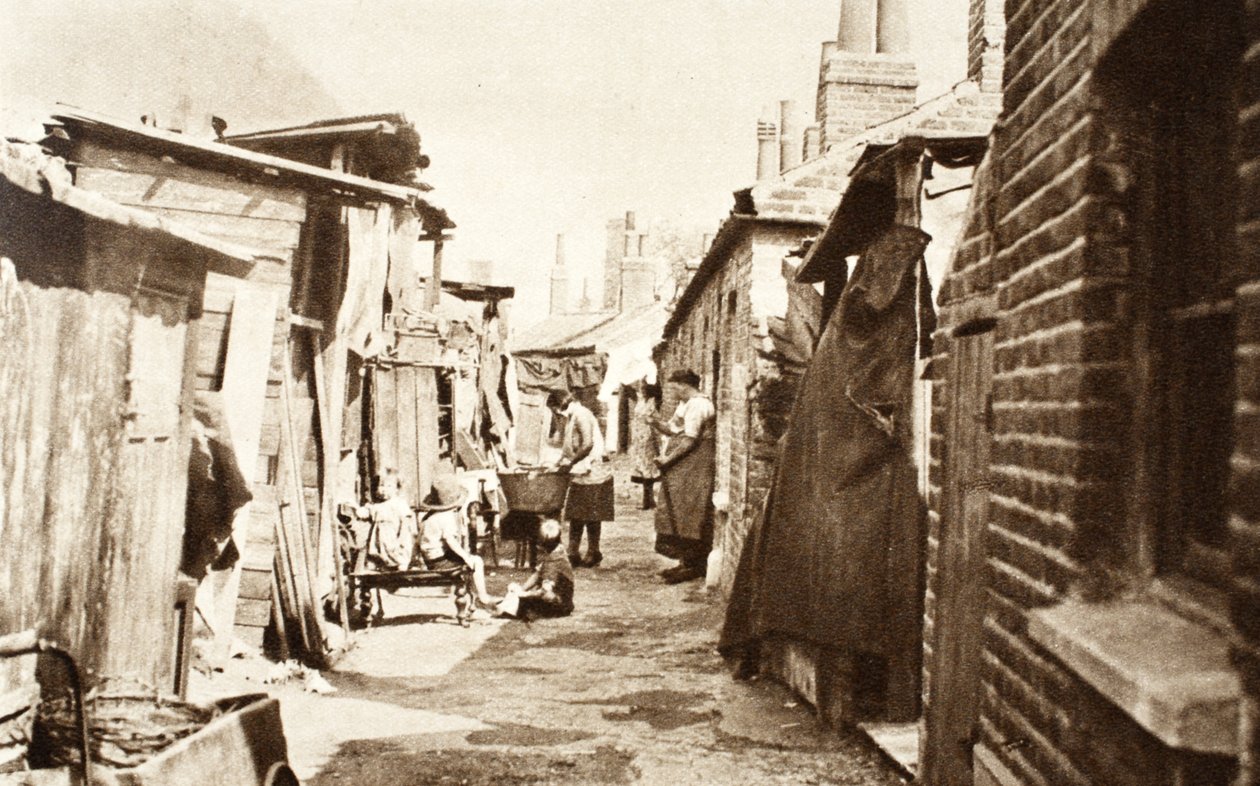 Slumy, 1934 od English Photographer