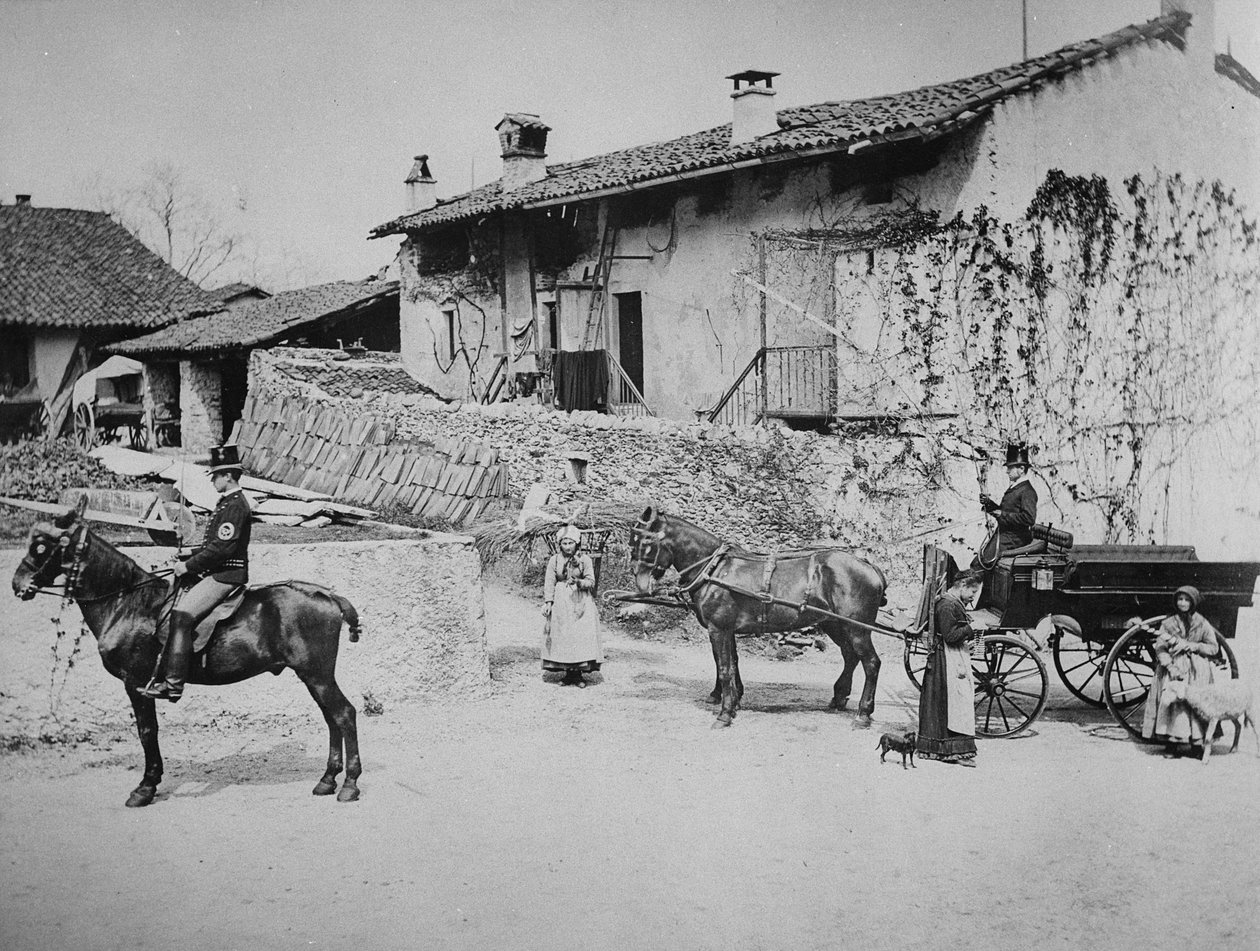 Stáje ve Villa Clara, s kočárem Queens, c.1870-80 od English Photographer
