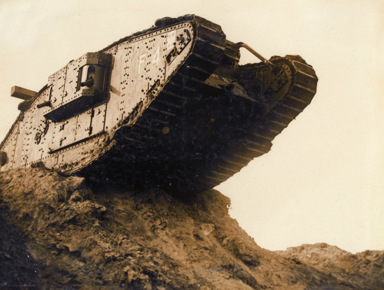 Tank, 1916-17 od English Photographer