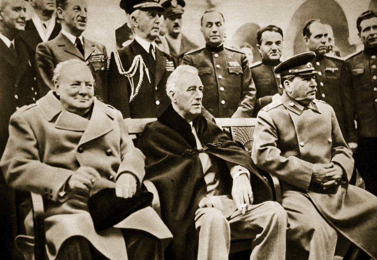 Velká trojka na Jaltské konferenci. Premiér Churchill, prezident Roosevelt a generalissimus Stalin, únor 1945. od English Photographer