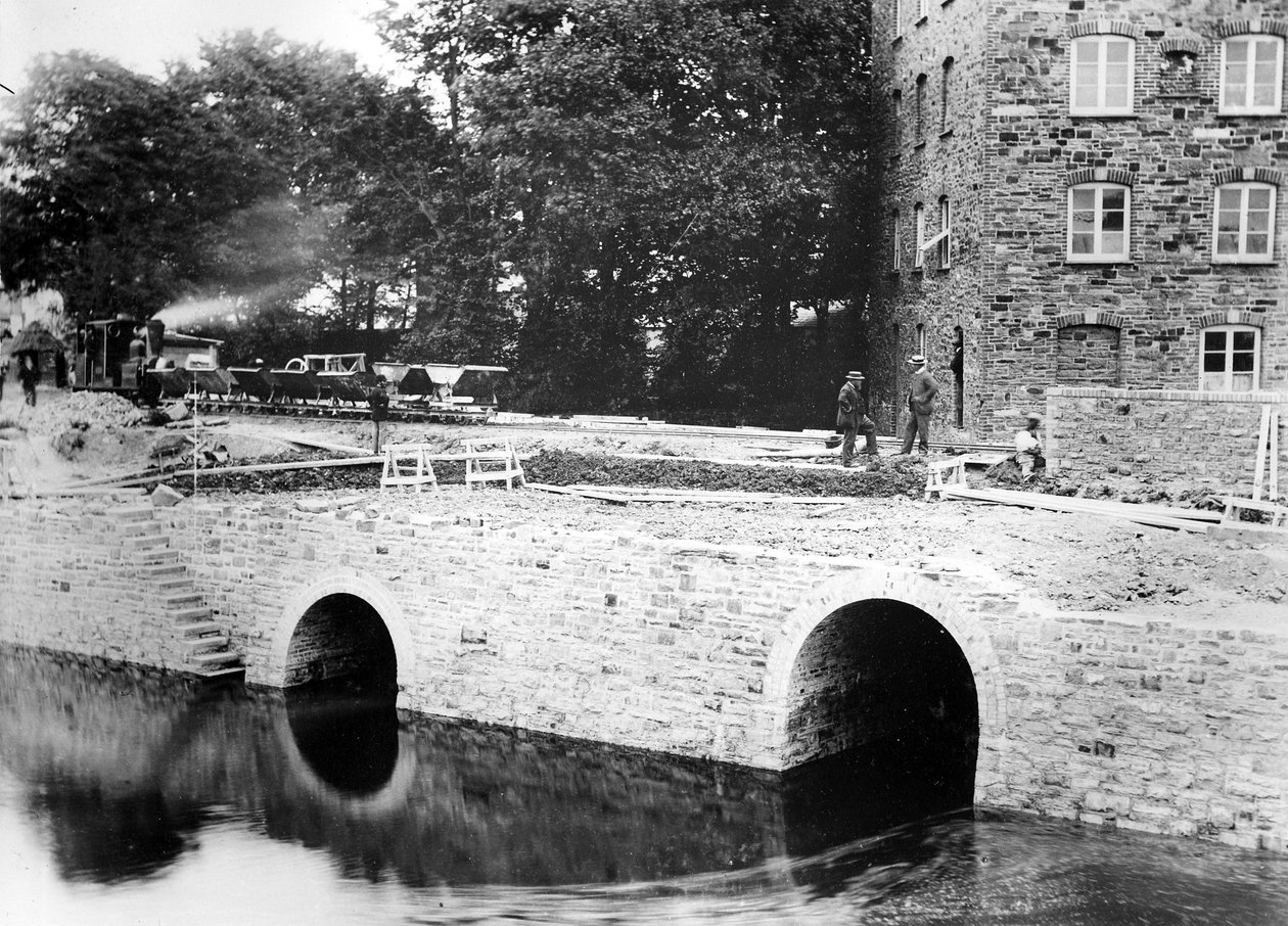 Výstavba železnice Lynton und Barnstaple, cca 1897 od English Photographer