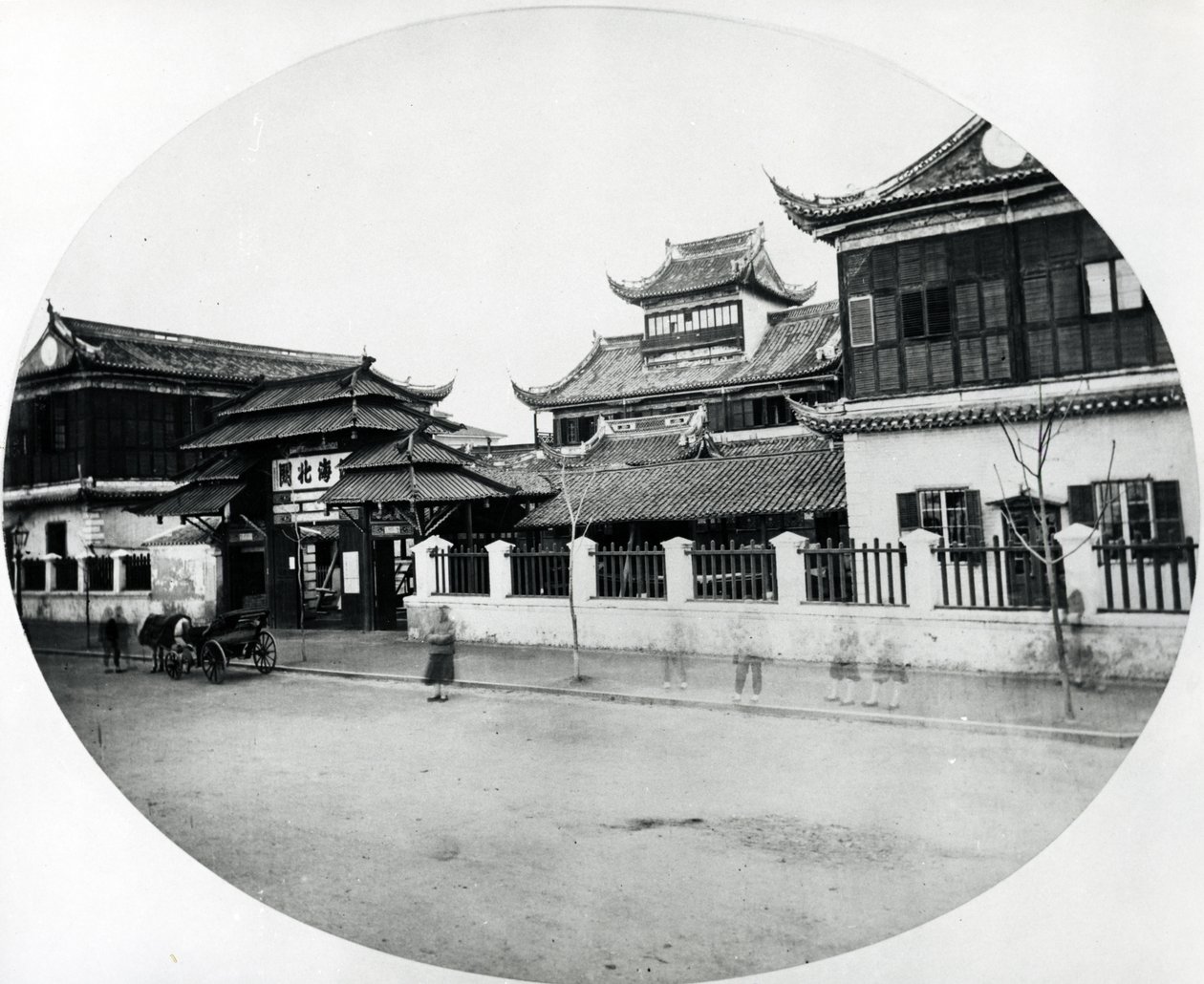 Budova cel, Shanghai, c.1868-70 od English Photographer
