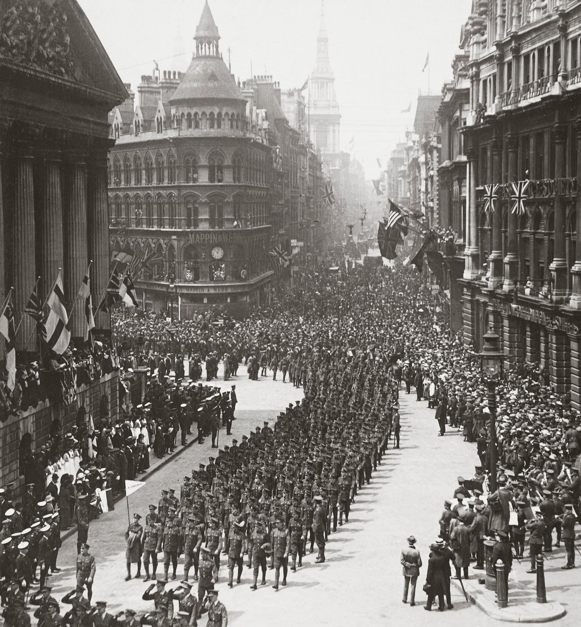 Impérium vzdává hold svým vítězným válečníkům v Den míru – 19. července 1919 pozdravuje primátor od English Photographer