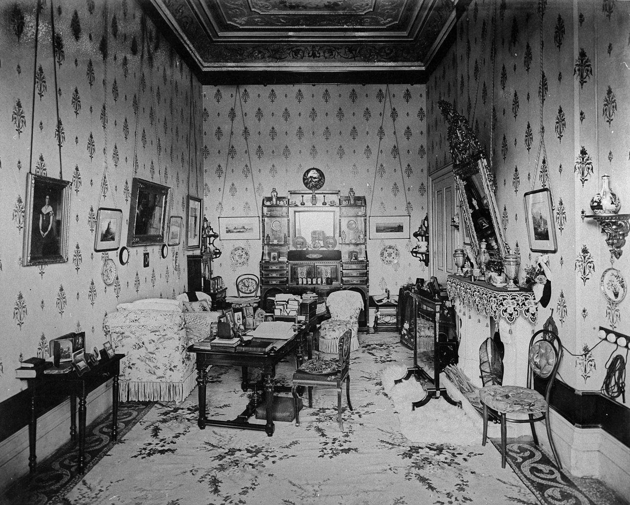 Královnin obývací pokoj, Villa Clara, cca 1870-80 od English Photographer