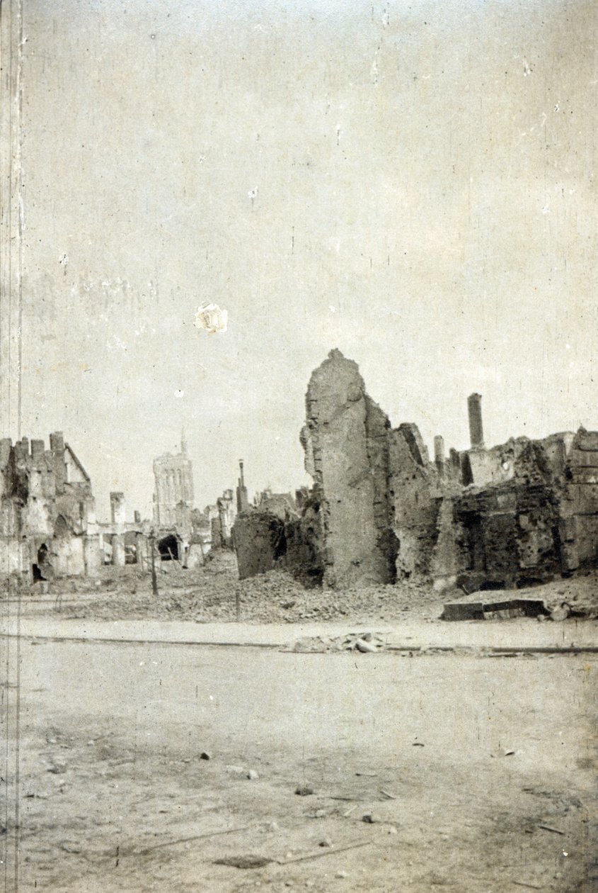 The Square, Ypres, červen 1915 od English Photographer