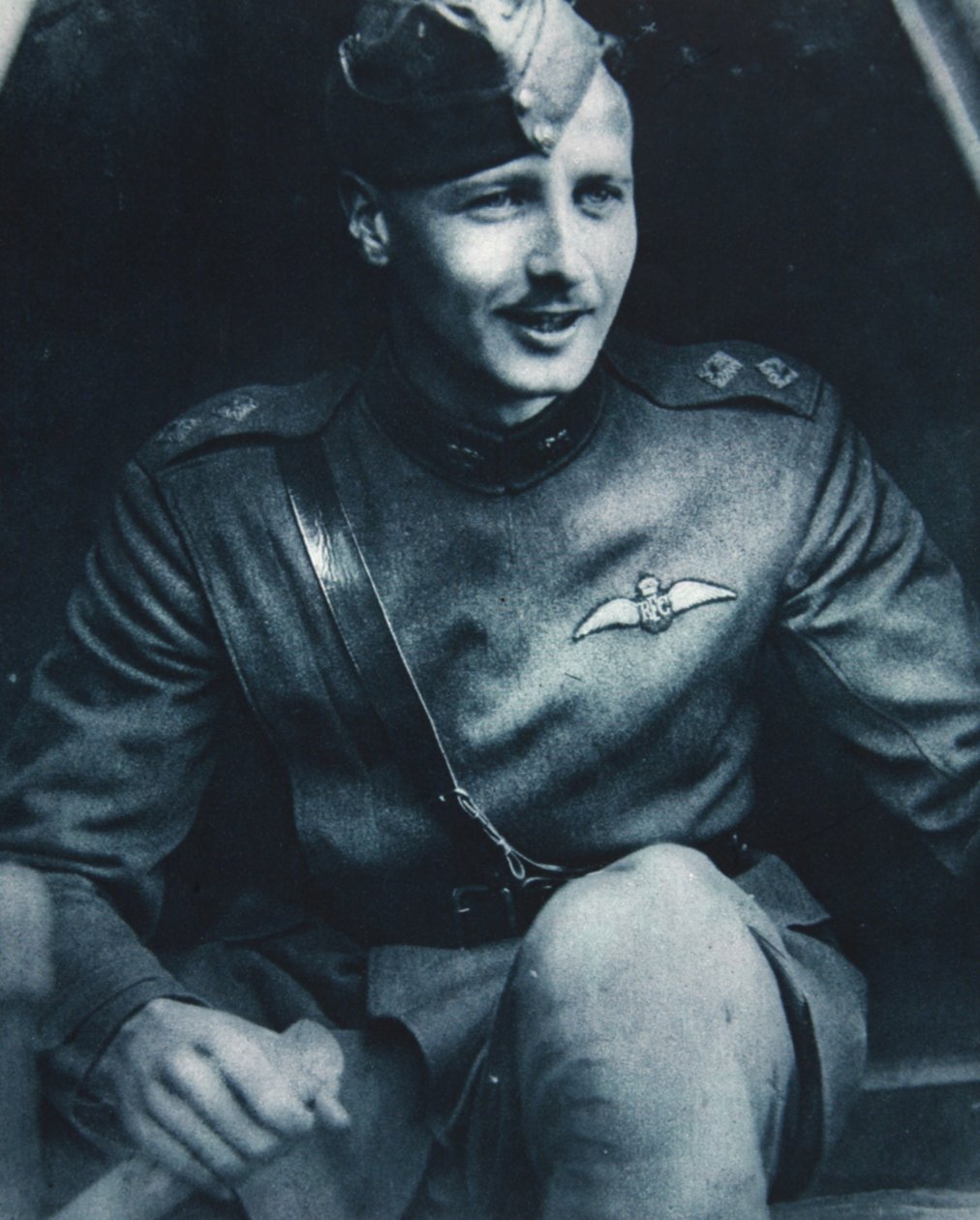 Hrdina hodiny v Anglii: Lieut. William Leefe Robinson V.C., ilustrace z The Illustrated War News, 6. září 1916 od English Photographer