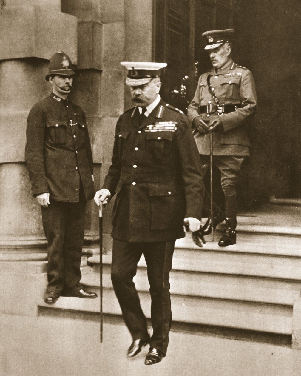 Poslední fotografie lorda Kitchenera z The Illustrated War News, 14. června 1916 (sépiová fotografie) od English Photographer