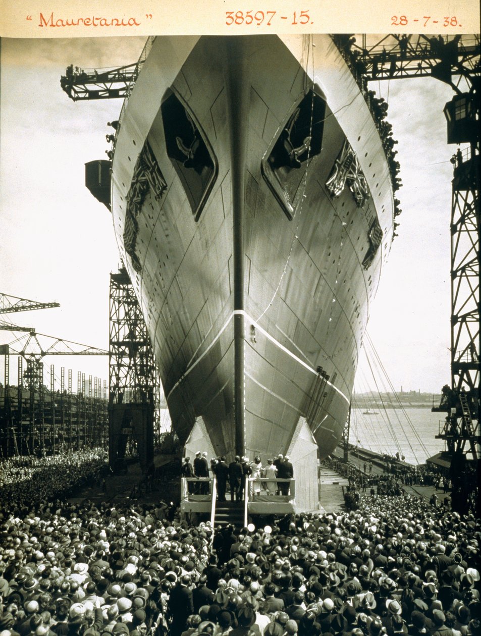 Vypuštění RMS Mauretania, 28. července 1938 od English Photographer