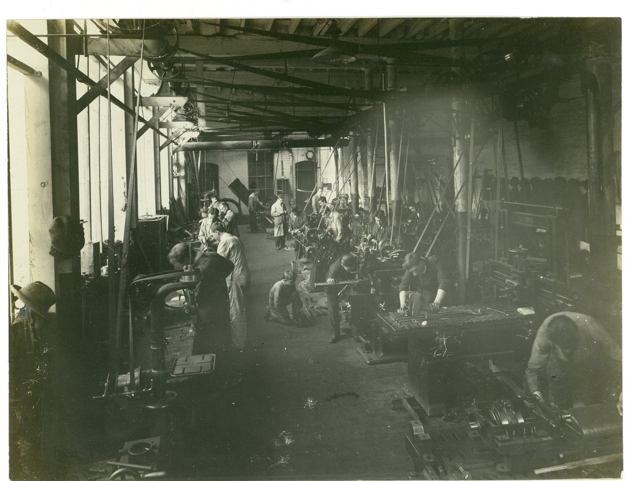 Opravna, továrna na koberce, 1923 od English Photographer