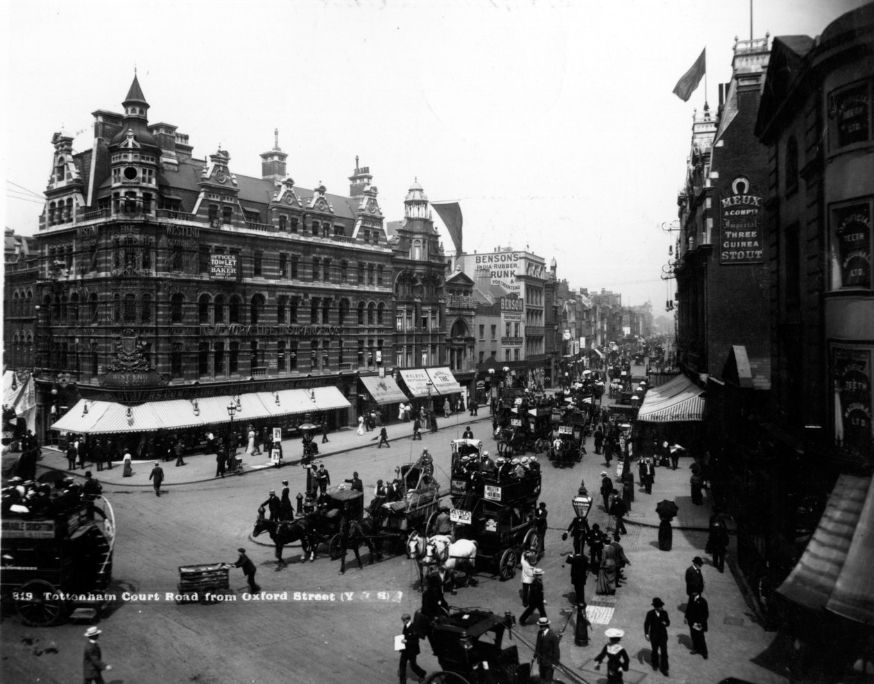 Tottenham Court Road z Oxford Street, Londýn, kolem roku 1891 od English Photographer