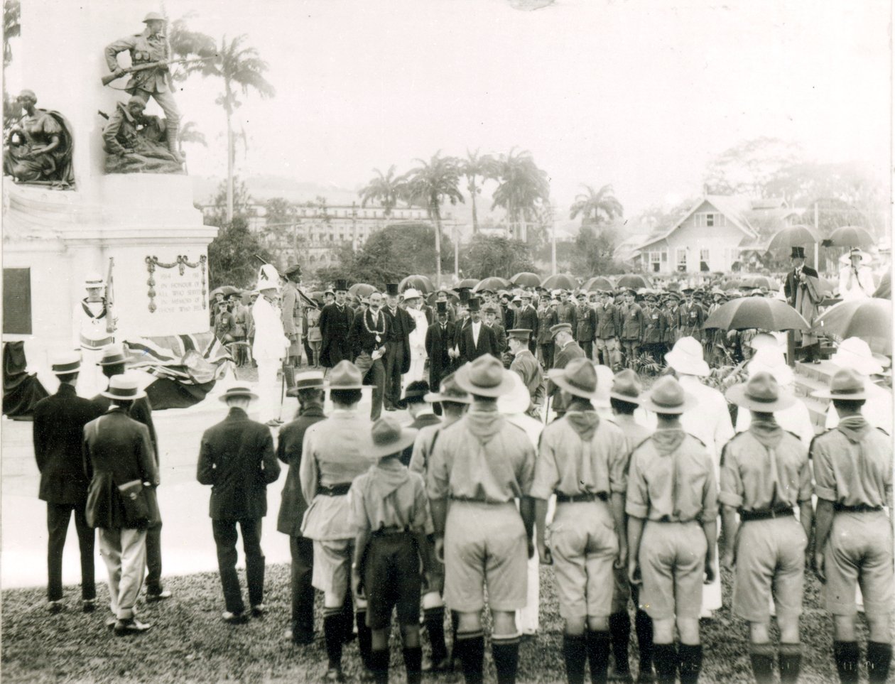 Odhalení válečného památníku, Port of Spain, Trinidad, cca 1920 od English Photographer