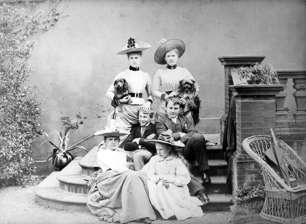 Viktoriánský skupinový portrét, cca 1890 od English Photographer