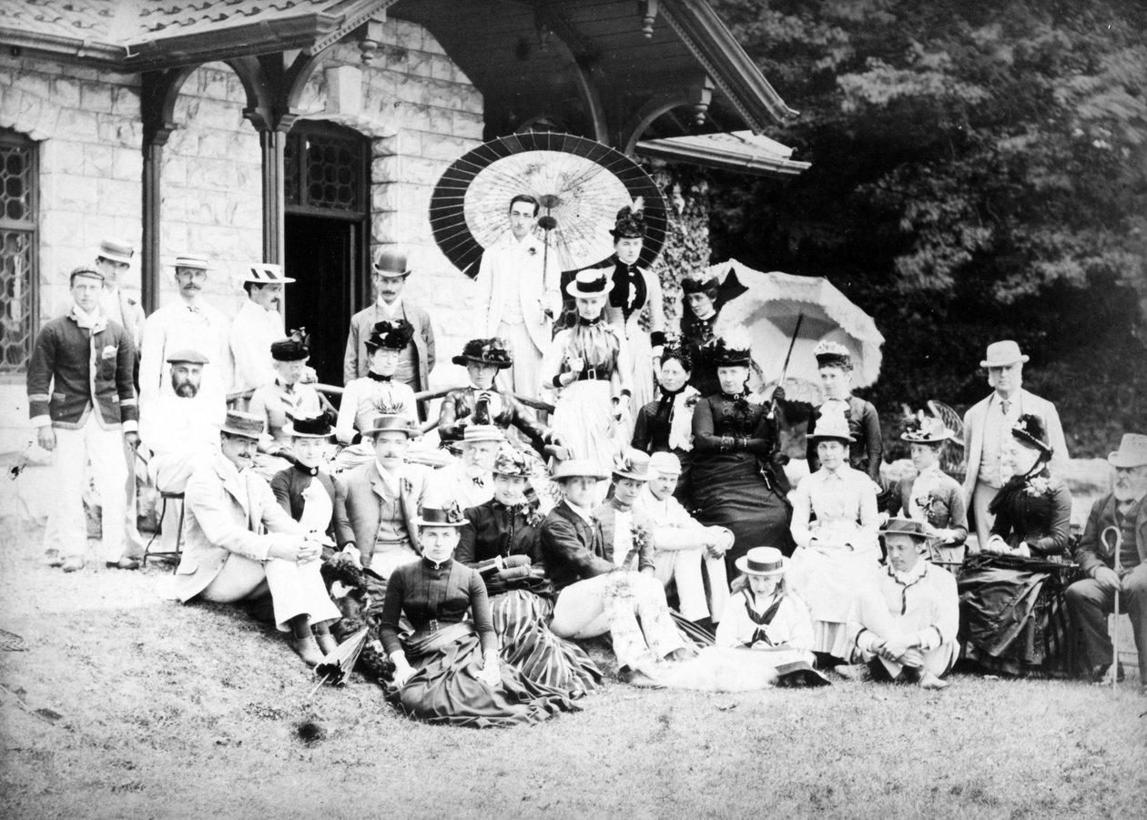 Viktoriánská skupina na letním výletě, cca 1890 od English Photographer