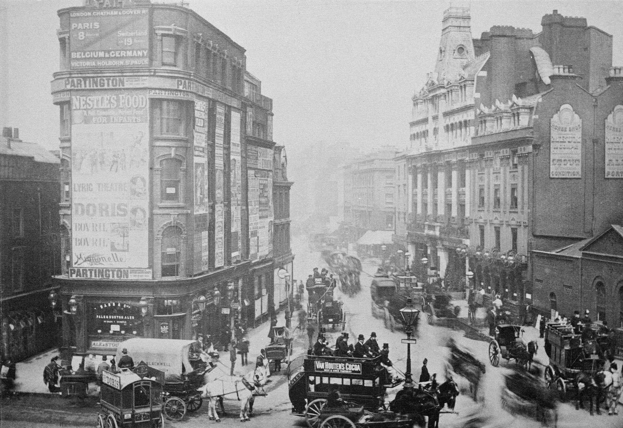 Pohled na Tottenham Court Road, c.1885 od English Photographer