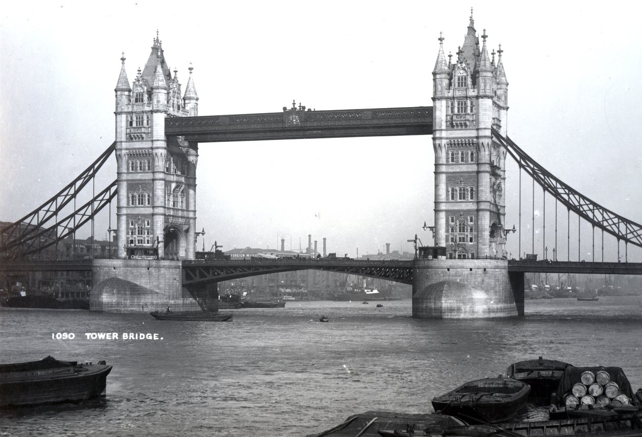 Pohled na Tower Bridge od English Photographer