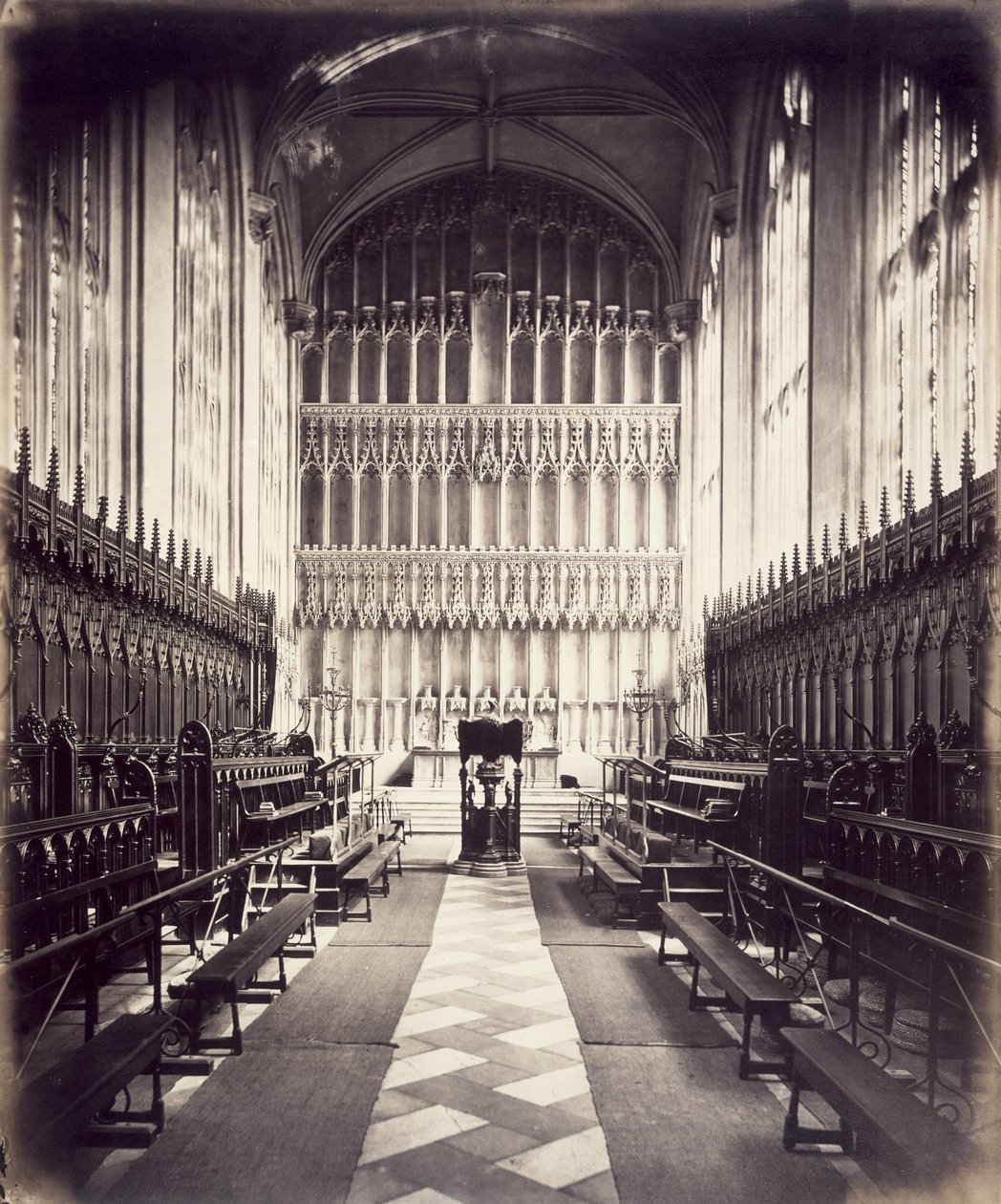 Pohled na kůr v New College Chapel, 1860-70 od English Photographer