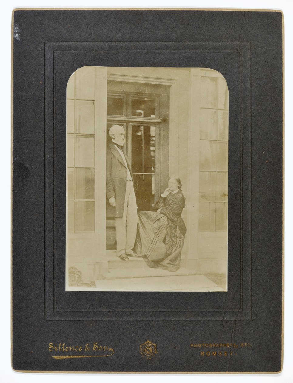 MY. Slavík a Frances Parthenope, Lady Verney, kolem roku 1870 od English Photographer