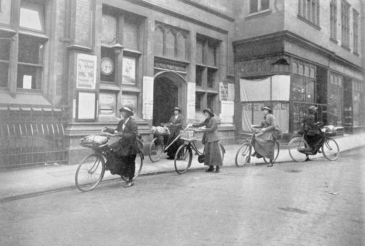 Ženy působící jako pošťačky, fotografie War Office, 1916 od English Photographer