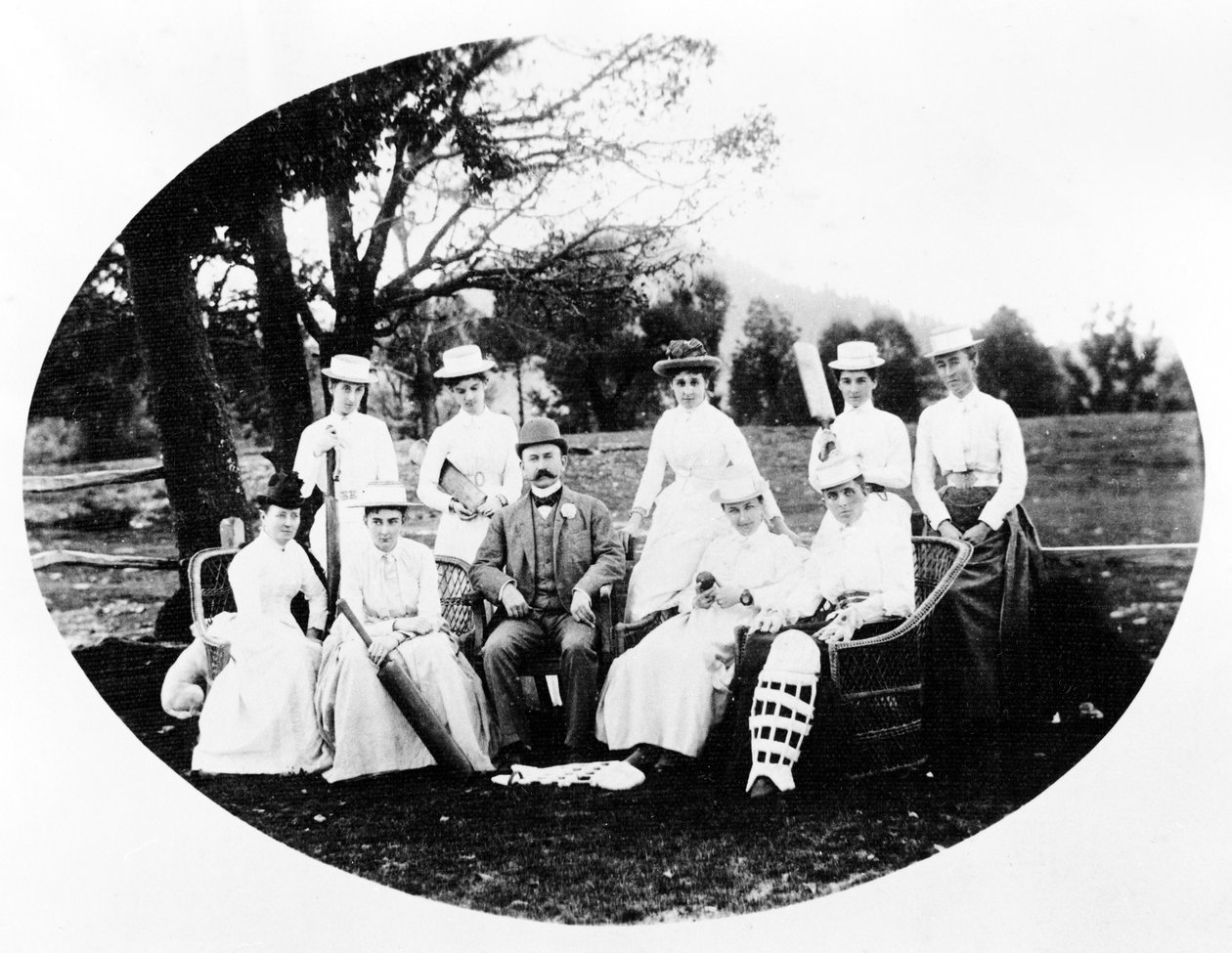 Dámský kriketový tým, cca 1870-90s od English Photographer