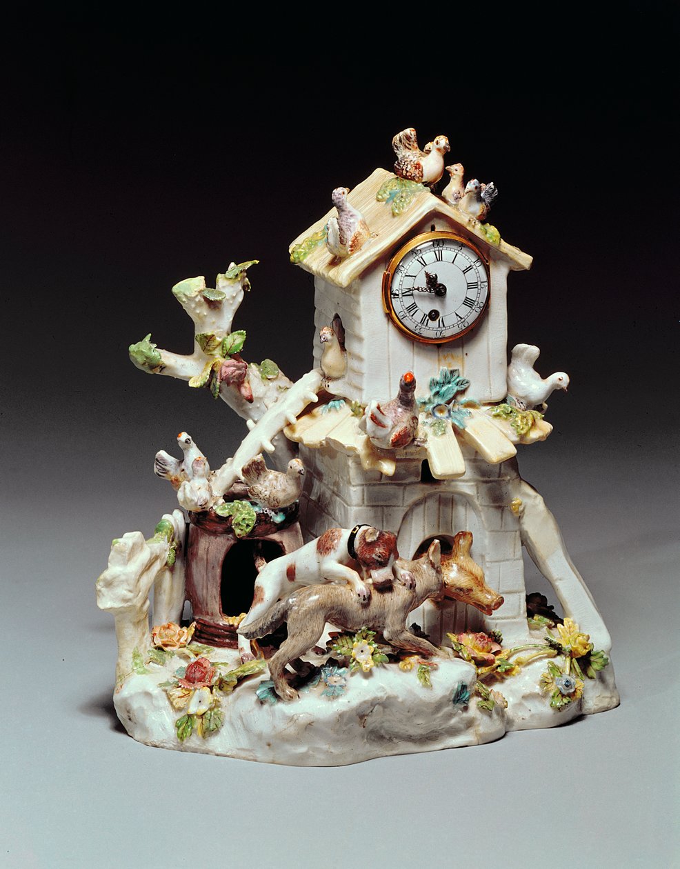 Porcelánové pouzdro na farmářské hodiny Chelsea, období Red Anchor, kolem roku 1755 od English School