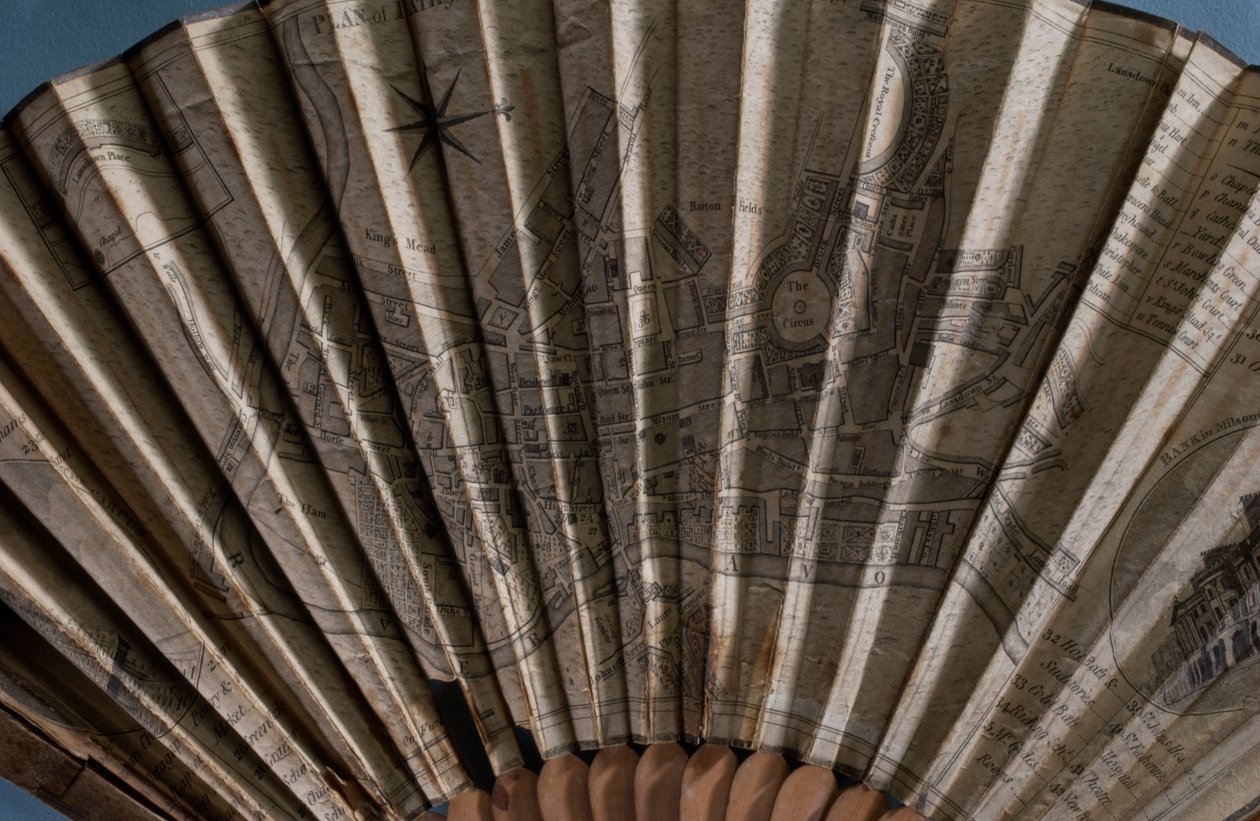 Detail vějíře znázorňujícího mapu Bath, kolem roku 1790 (tištěný papírový list a dřevo) od English School