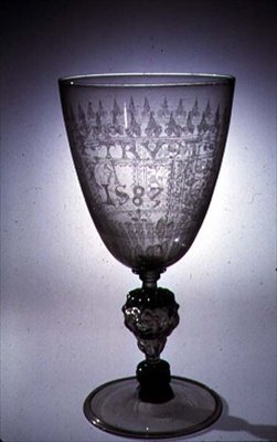 Pohár s diamantovým hrotem od Giacoma Verzeliniho, Londýn, 1583 (sklo) od English School